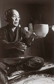 荒川豊蔵
撮影:田沼武能