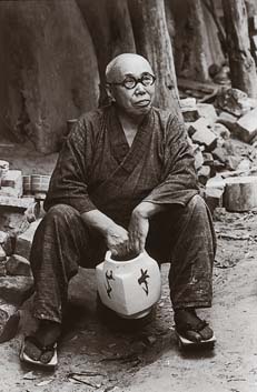 浜田庄司
撮影:田沼武能