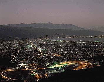 塩尻峠から見た諏訪湖と八ヶ岳
撮影:新海良夫