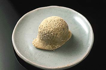 鶯餅
撮影:関戸 勇