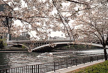 天神橋
撮影:的場 啓