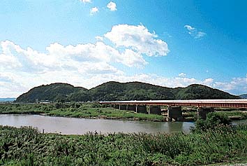 男山と木津川
撮影:的場 啓