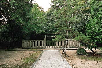 能褒野神社 日本武尊埋葬地
撮影:的場 啓