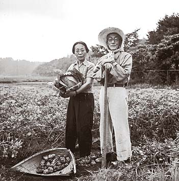 山川均・菊栄
撮影:木村伊兵衛