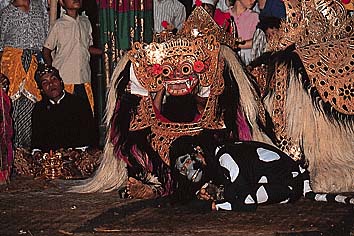 バリ島の舞踊(2)
撮影:小松義夫