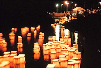灯籠流し(多摩川)
提供:東京都