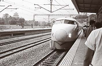 新幹線開通(1964年撮影)
提供:東京都
