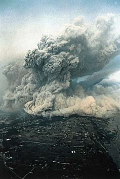 普賢岳噴火 多数の死者行方不明者をだした火砕流 1991年6月3日
提供:毎日新聞社