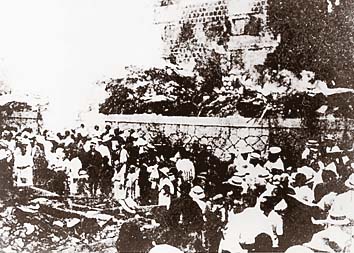 米騒動は全国に.岡山精米会社は焼き討ちに.1918年8月13日
提供:毎日新聞社