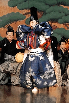 『三番叟』(大倉流『三番三』)(演目)
撮影:神田佳明(シテ:山本東次郎)