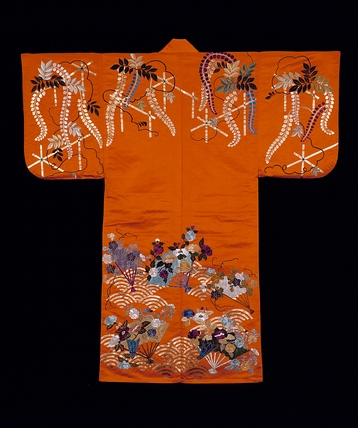 能装束・縫箔
撮影:神田佳明(所蔵:彦根城博物館)