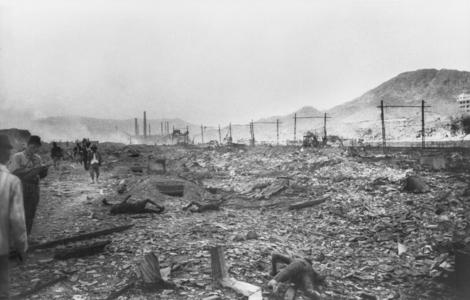 爆心地西側(1945年8月10日)
撮影:山端庸介