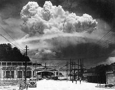 きのこ雲 香焼島から撮影(1945年8月9日)
撮影:松田弘道 提供:長崎原爆資料館